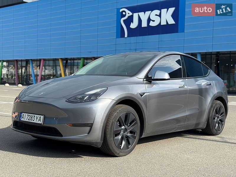 Tesla Model Y 2024