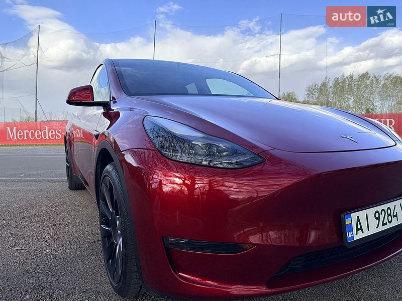 Tesla Model Y 2024