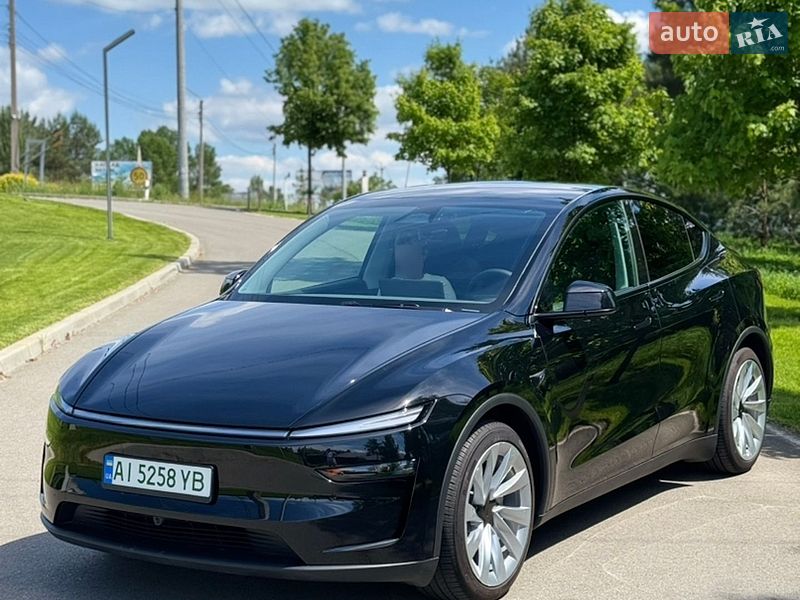 Tesla Model Y 2025