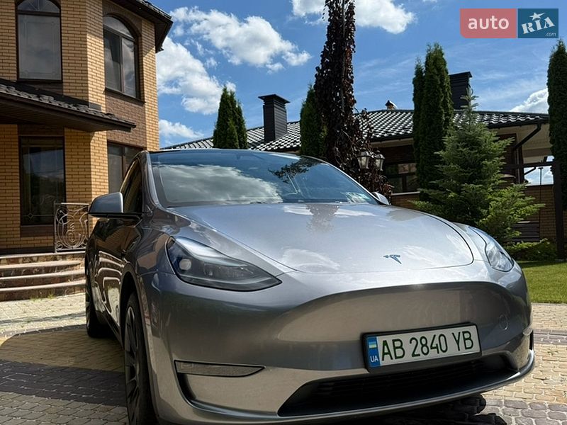 Tesla Model Y 2024