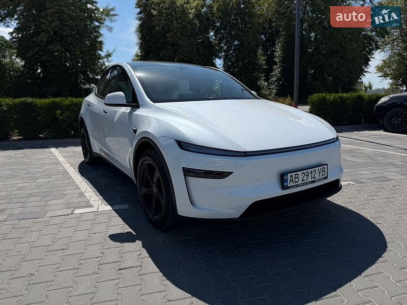 Tesla Model Y 2025