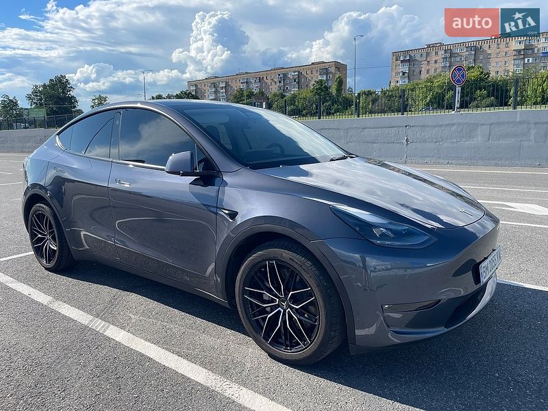 Tesla Model Y 2023
