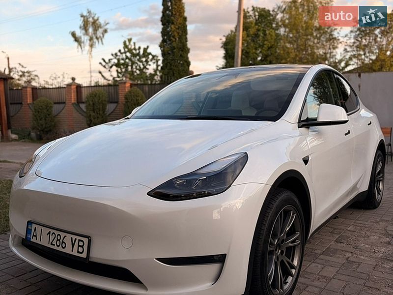 Tesla Model Y 2024