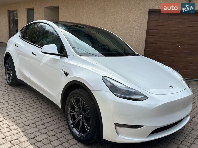 Tesla Model Y 2024