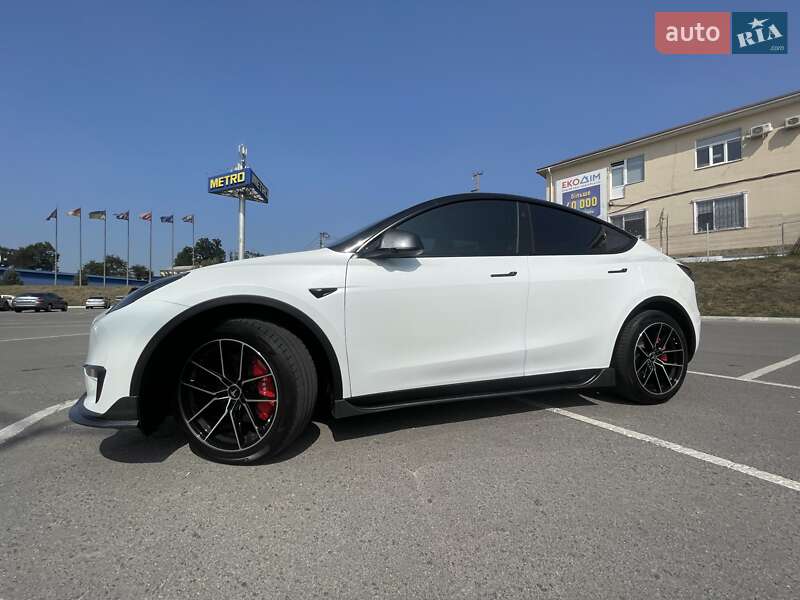 Tesla Model Y 2023