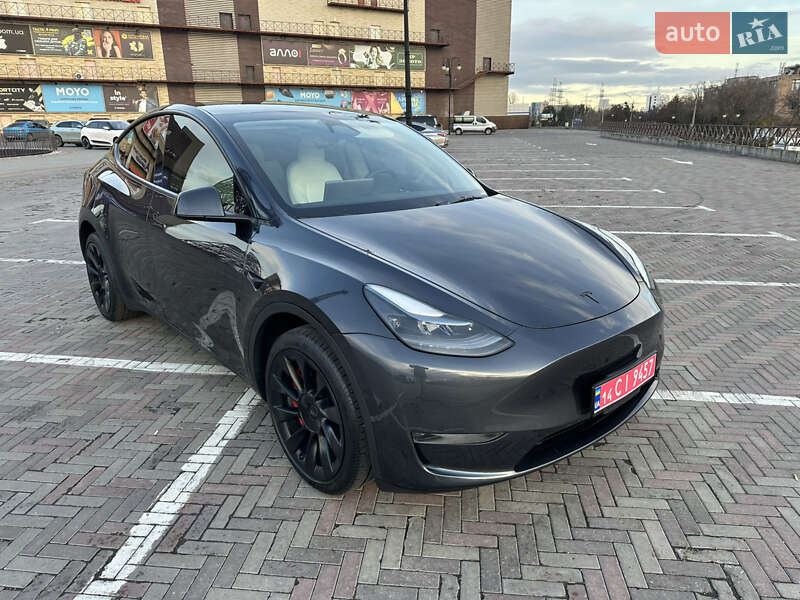 Tesla Model Y 2024