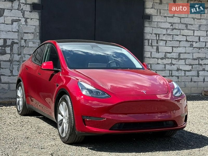 Tesla Model Y 2024
