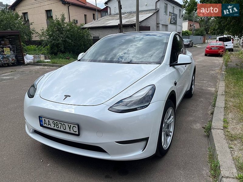 Tesla Model Y 2024