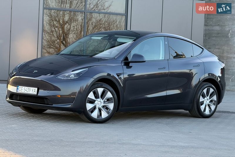 Tesla Model Y 2024