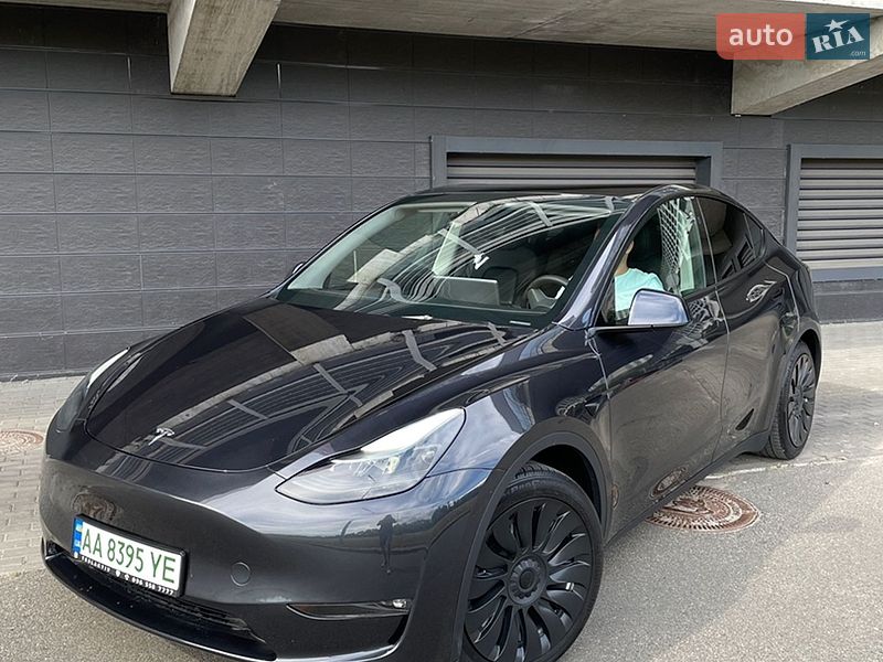 Tesla Model Y 2024