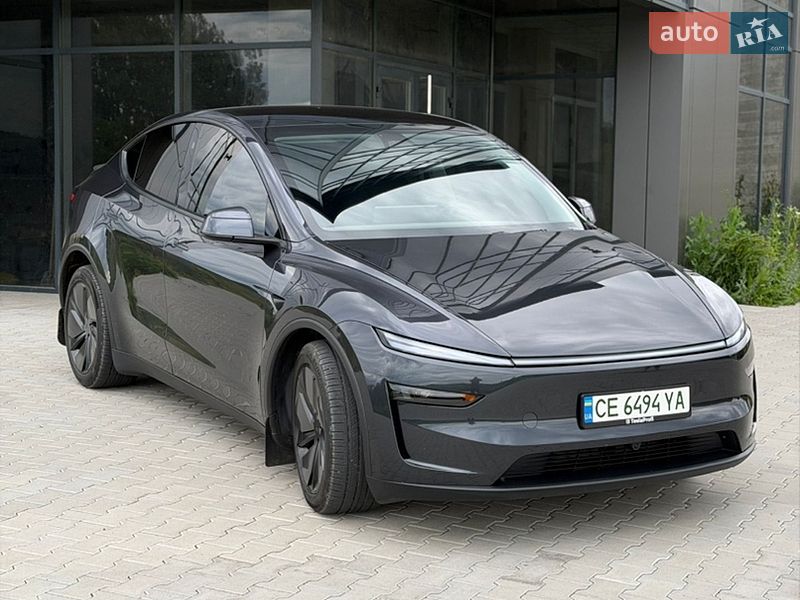 Tesla Model Y 2025