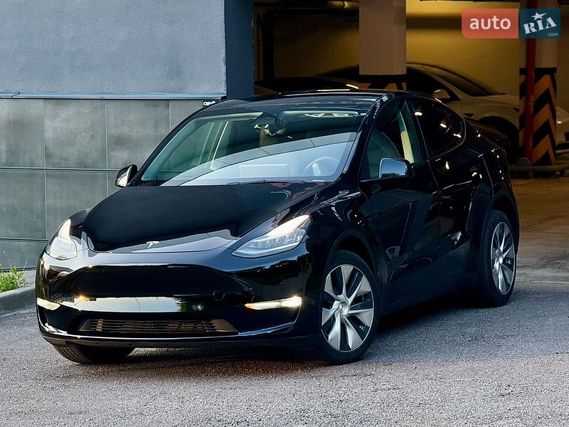 Tesla Model Y 2023