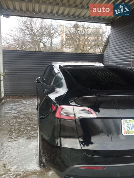 Tesla Model Y 2023