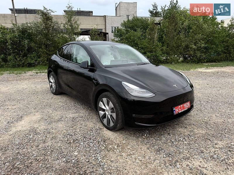 Tesla Model Y 2023