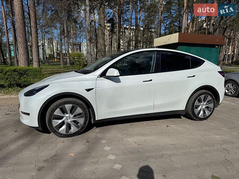 Tesla Model Y 2023