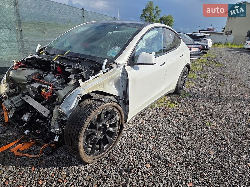 Tesla Model Y 2023