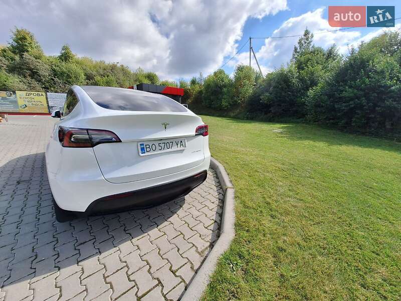 Tesla Model Y 2021