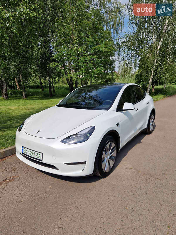Tesla Model Y 2023