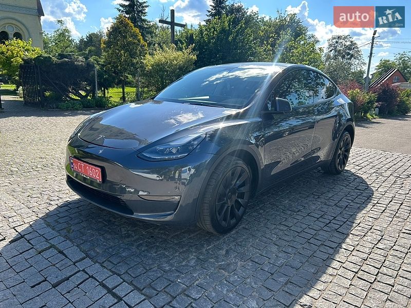 Tesla Model Y 2023