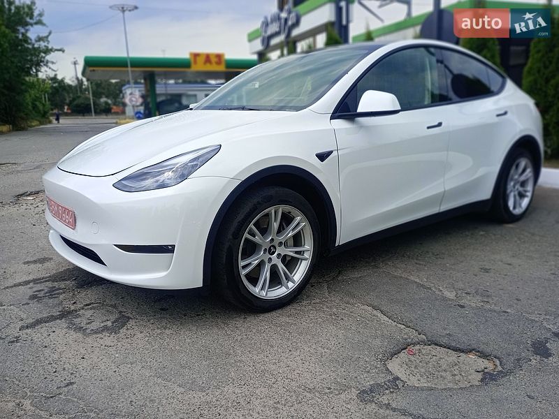 Tesla Model Y 2023