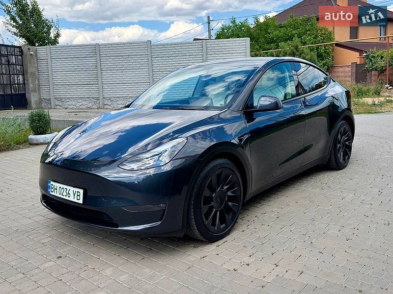 Tesla Model Y 2024