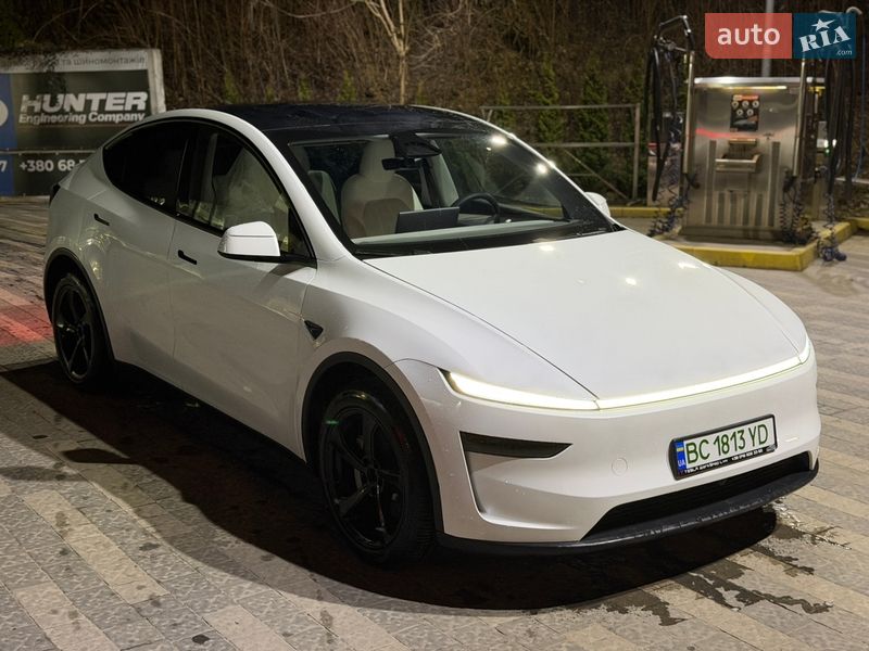 Tesla Model Y 2025