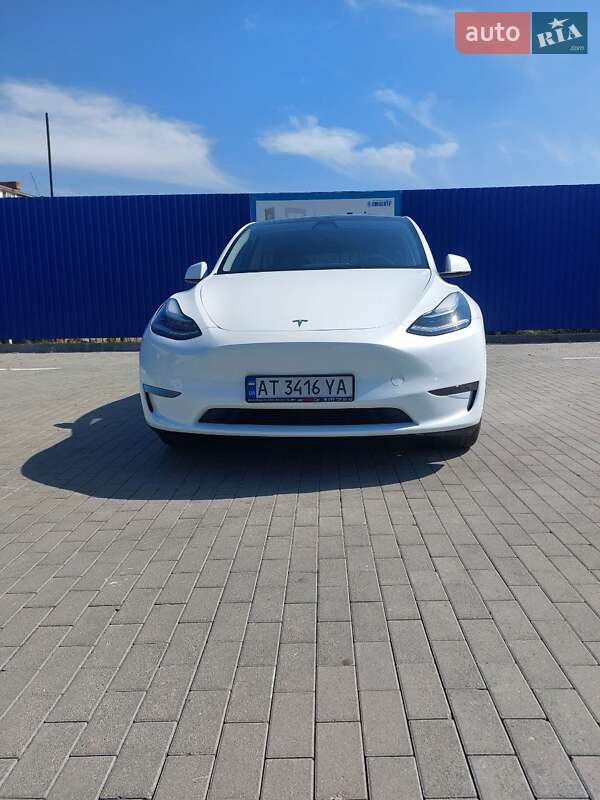 Tesla Model Y 2023