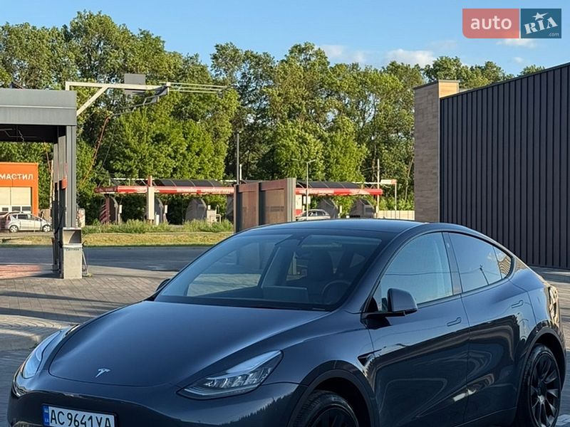Tesla Model Y 2023