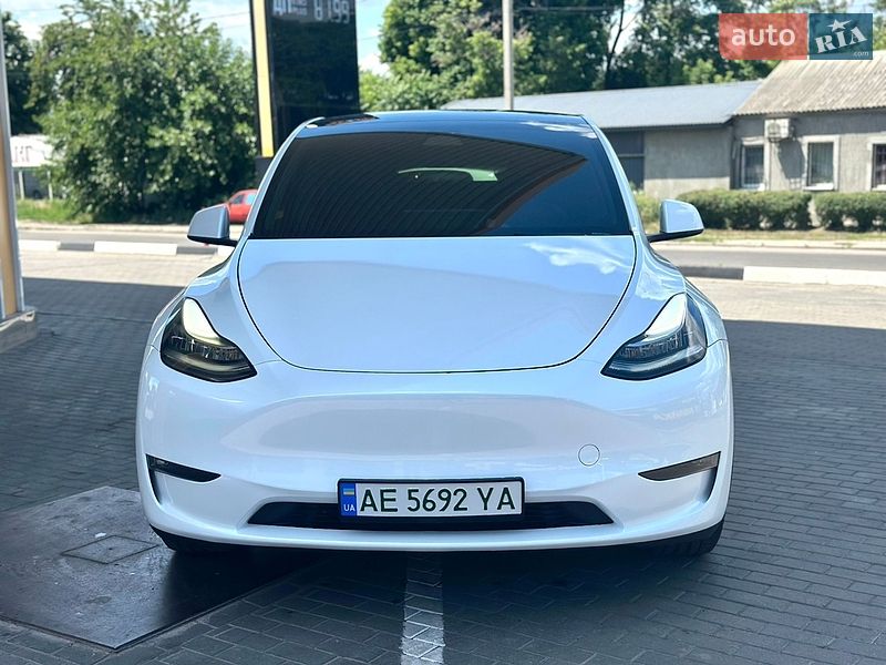 Tesla Model Y 2023