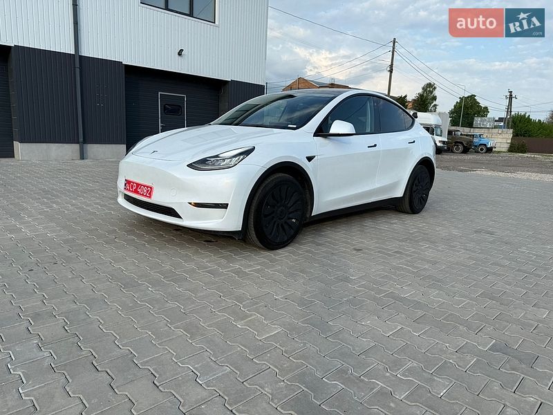 Tesla Model Y 2023