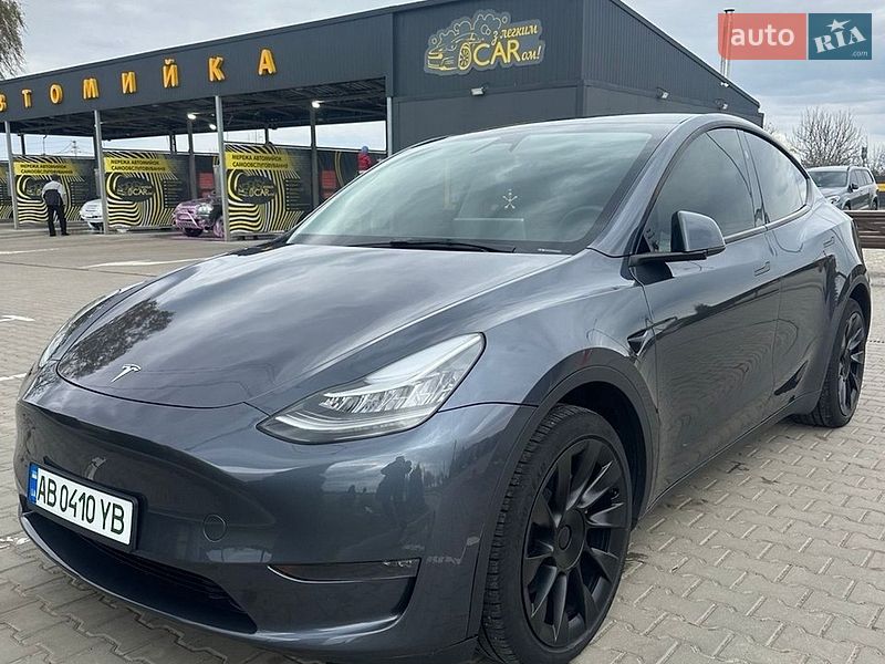 Tesla Model Y 2023