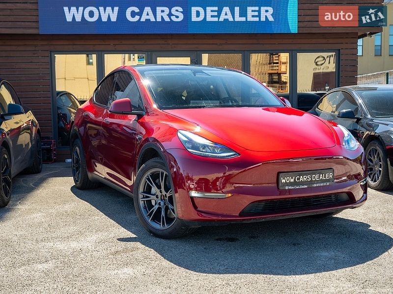 Tesla Model Y 2024