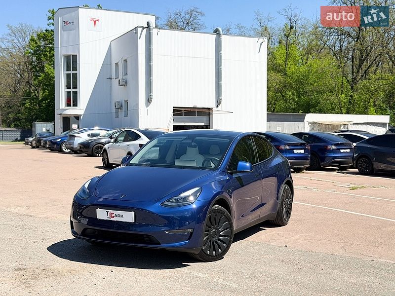 Tesla Model Y 2024