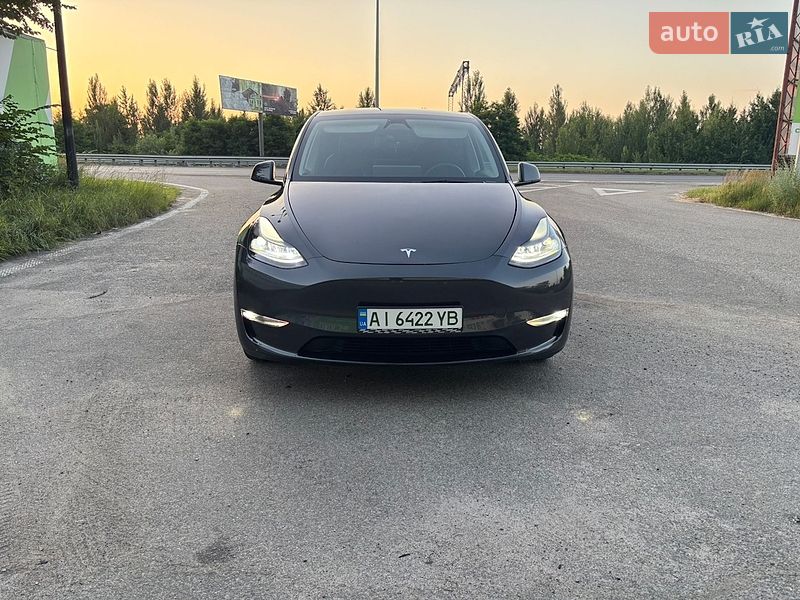Tesla Model Y 2024