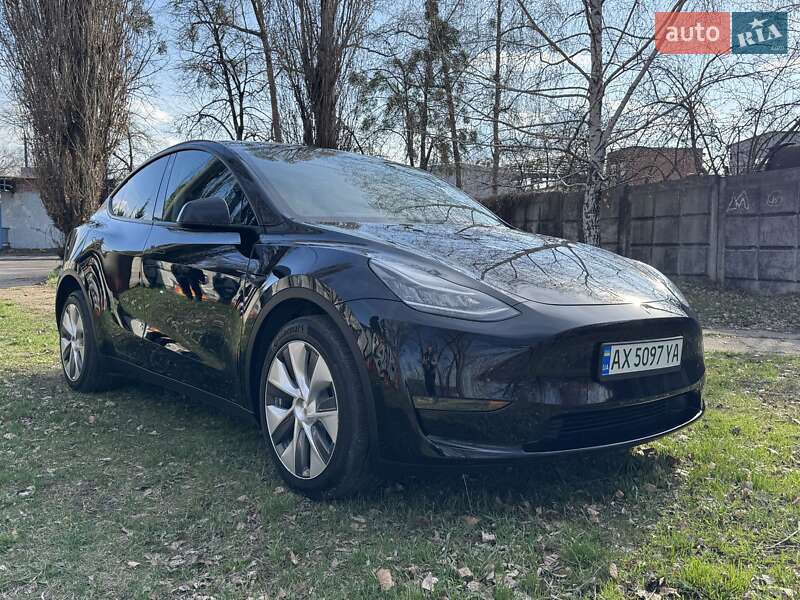 Tesla Model Y 2023