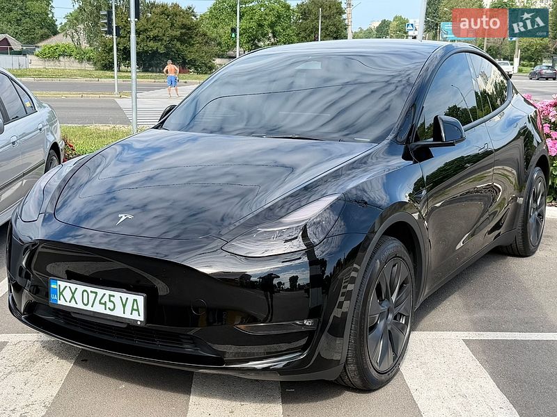 Tesla Model Y 2024