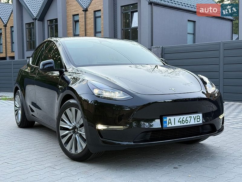 Tesla Model Y 2025