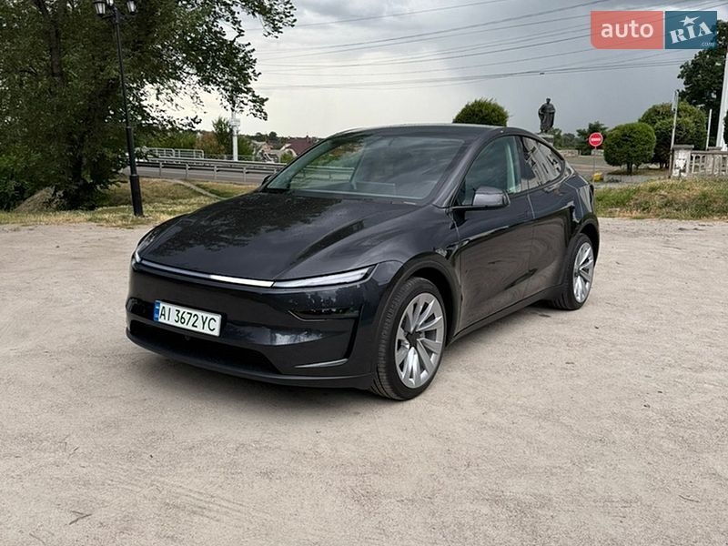 Tesla Model Y 2025