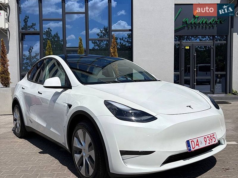 Tesla Model Y 2023