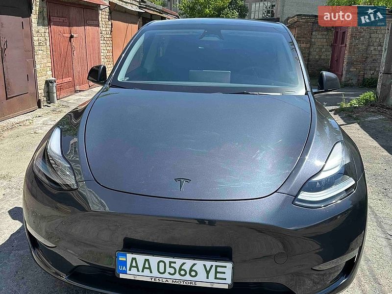 Tesla Model Y 2024