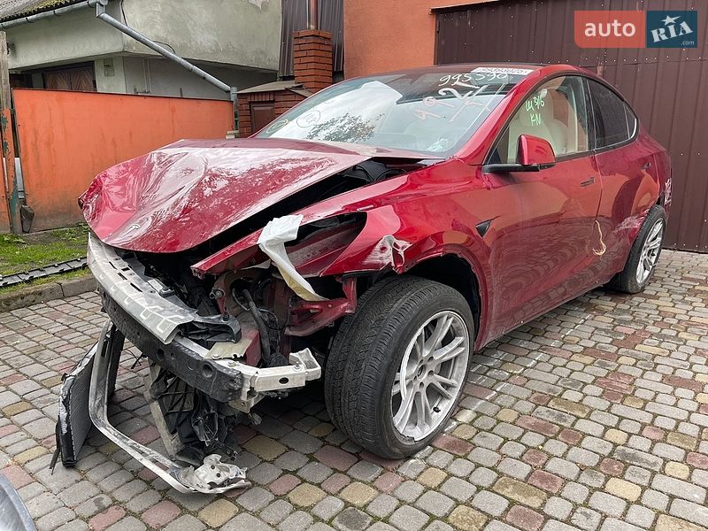 Tesla Model Y 2024