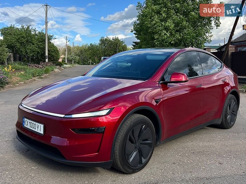 Tesla Model Y 2025