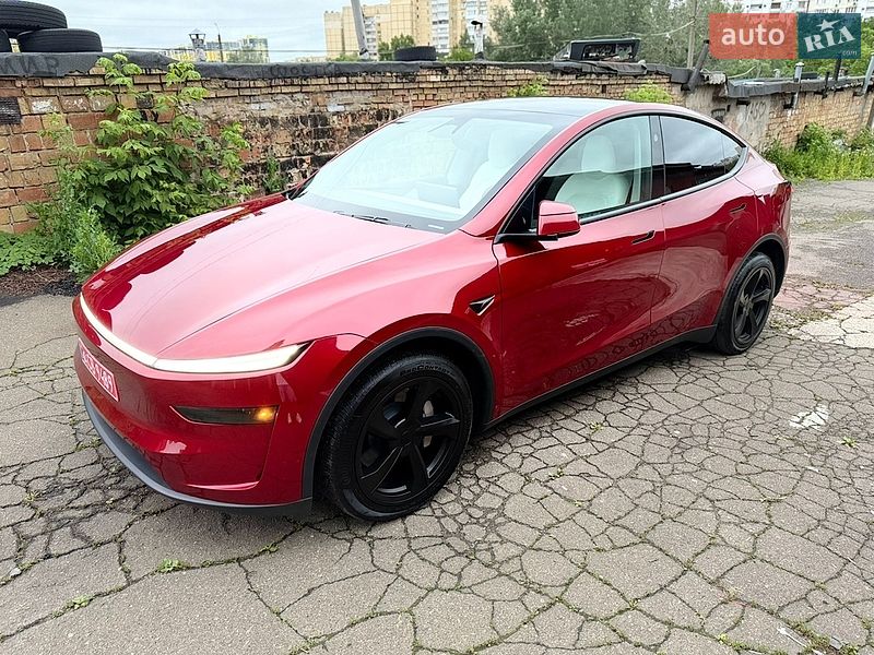 Tesla Model Y 2025