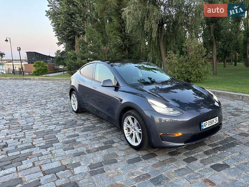 Tesla Model Y 2023