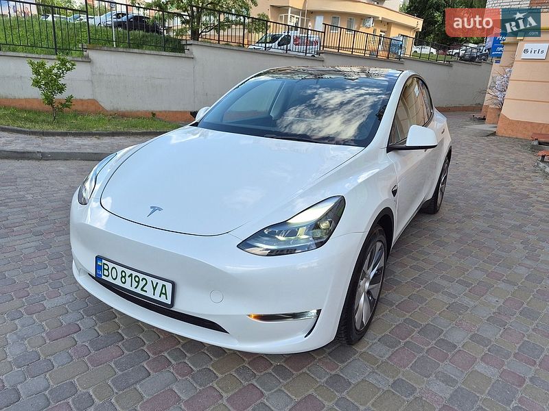Tesla Model Y 2023