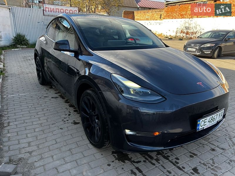 Tesla Model Y 2024