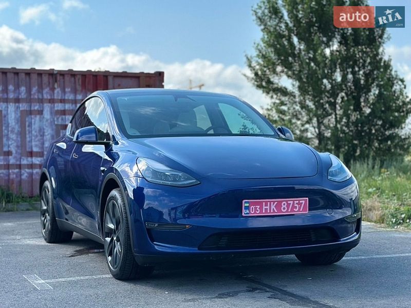 Tesla Model Y 2024