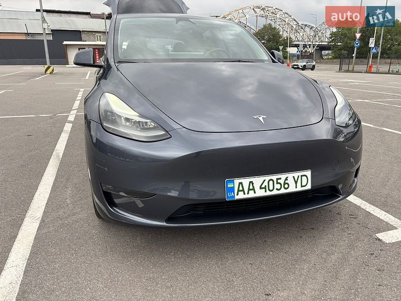 Tesla Model Y 2023