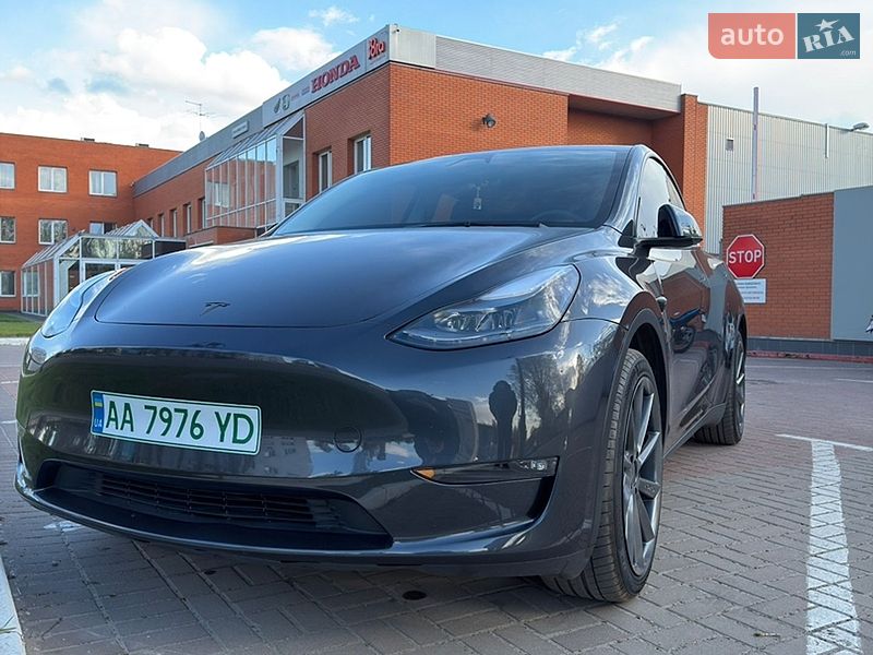 Tesla Model Y 2024