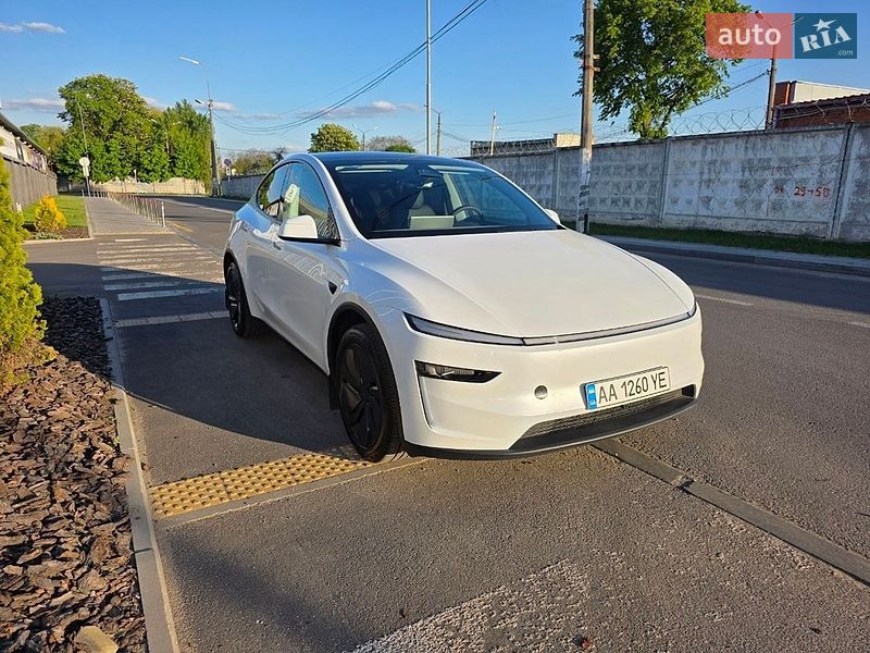 Tesla Model Y 2025